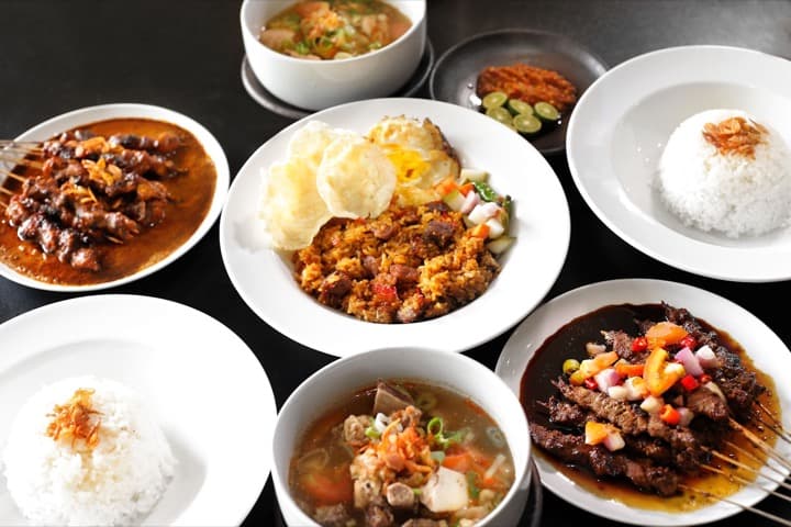 Paket katering Masakind: rendang, sate, sop buntut dan nasi goreng
